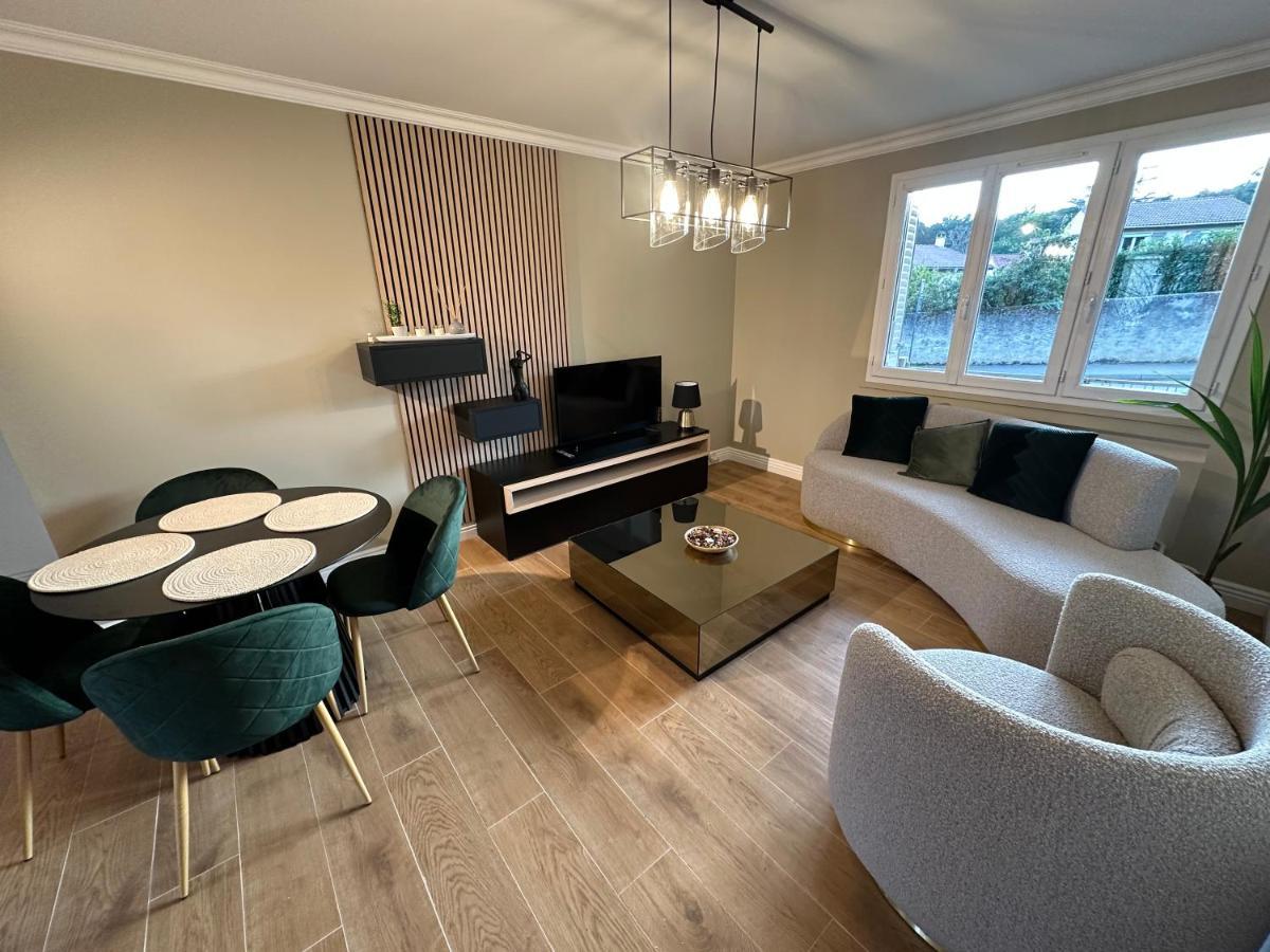 Minois Apartment Saint-Genet-Lerpt Екстериор снимка