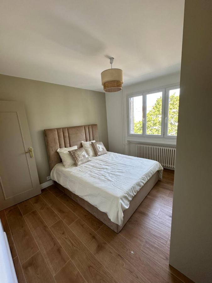 Minois Apartment Saint-Genet-Lerpt Екстериор снимка