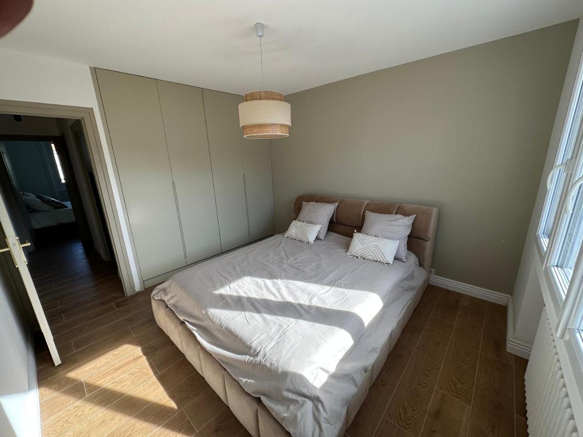 Minois Apartment Saint-Genet-Lerpt Екстериор снимка