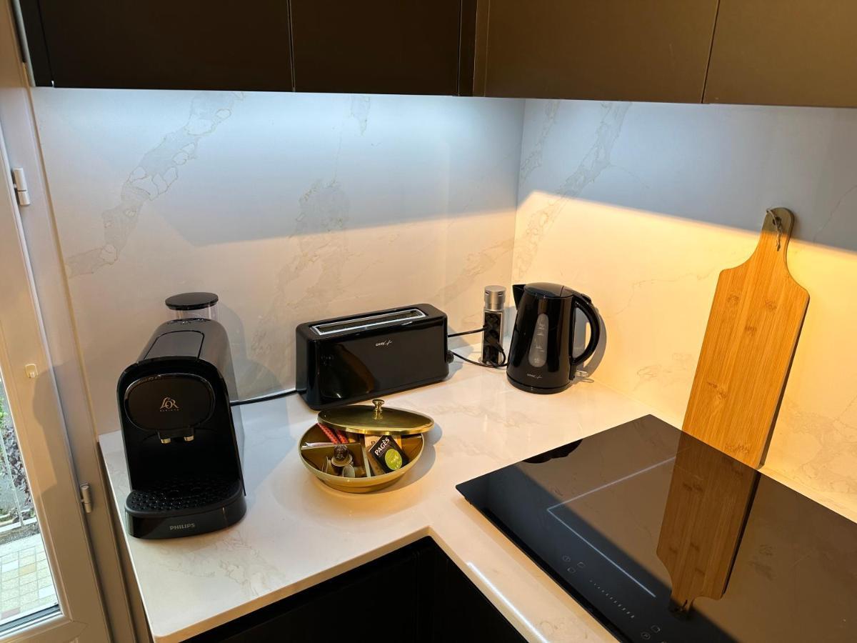 Minois Apartment Saint-Genet-Lerpt Екстериор снимка