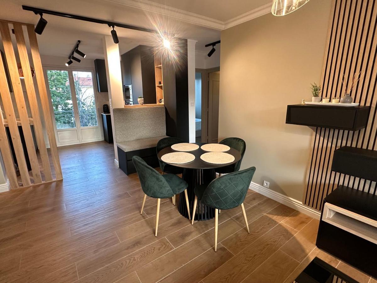 Minois Apartment Saint-Genet-Lerpt Екстериор снимка