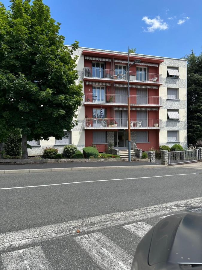 Minois Apartment Saint-Genet-Lerpt Екстериор снимка