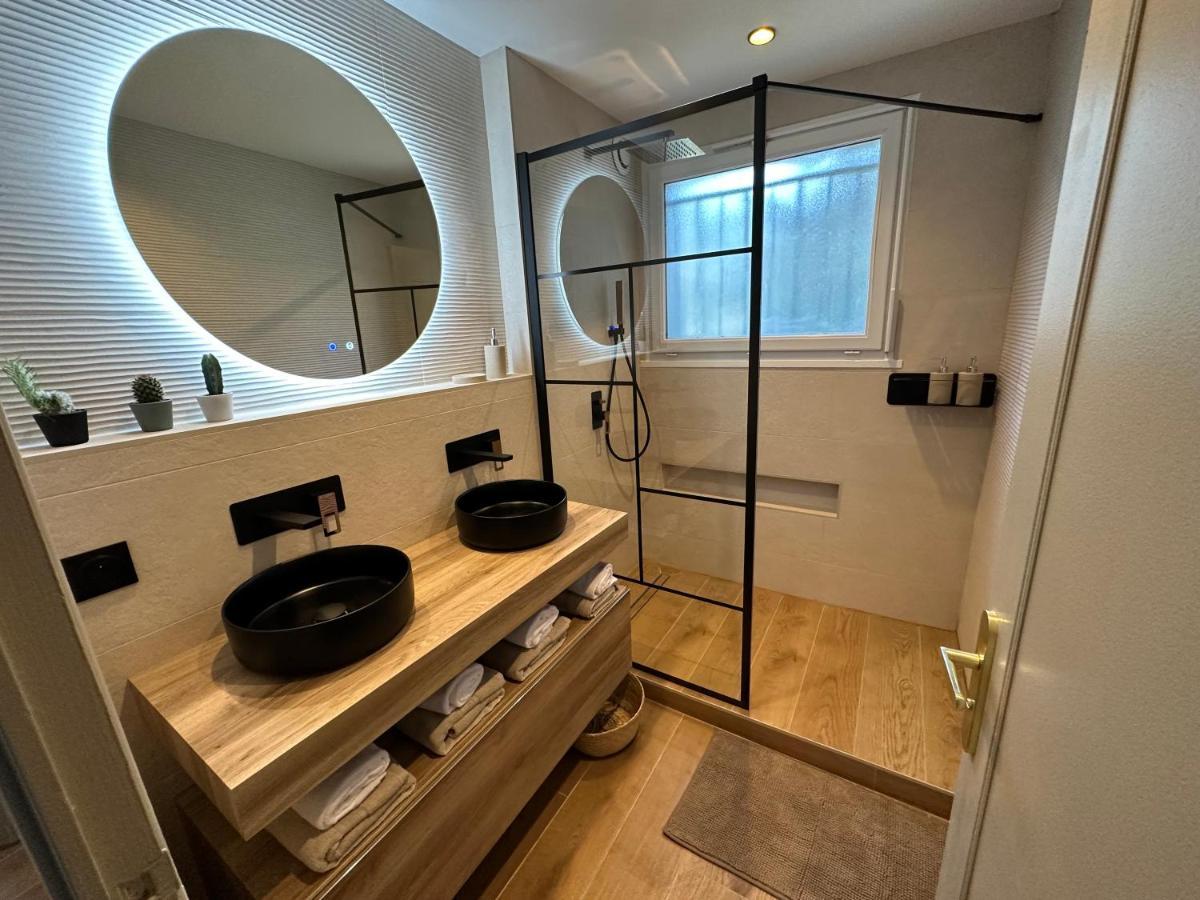 Minois Apartment Saint-Genet-Lerpt Екстериор снимка